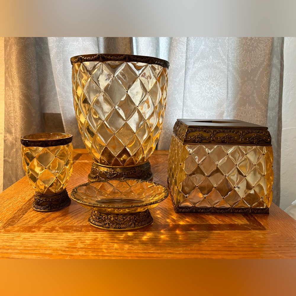 Crystal Bell Gold Bathroom 4-Piece Set